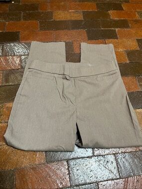Kim, Rogers pants size 16 short color is khaki 29“ inseam/elastic waist
